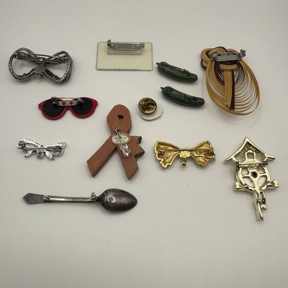 Vintage Lot of Twelve Brooch Pins Pickles Clock Dinosaurs Spoon Bows Sunglasses - Picture 2 of 12